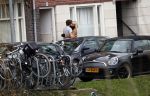 Amsterdam 5 januari 2019
Dionne Stax rijdt op de apollolaan 2x door rood op de fiets en ze heeft haar mobiel in haar handen. Dionne gaat langs bij haar vriend  Sytse Oudkerk