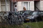 Amsterdam 5 januari 2019
Dionne Stax rijdt op de apollolaan 2x door rood op de fiets en ze heeft haar mobiel in haar handen. Dionne gaat langs bij haar vriend  Sytse Oudkerk