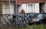 Amsterdam 5 januari 2019
Dionne Stax rijdt op de apollolaan 2x door rood op de fiets en ze heeft haar mobiel in haar handen. Dionne gaat langs bij haar vriend  Sytse Oudkerk