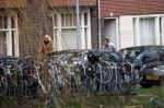 Amsterdam 5 januari 2019
Dionne Stax rijdt op de apollolaan 2x door rood op de fiets en ze heeft haar mobiel in haar handen. Dionne gaat langs bij haar vriend  Sytse Oudkerk