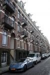 Amsterdam 8 december 2019
In dit pand heeft Erland Galjaard  een appartement gekocht. Zijn porsche cabrio staat voor de deur.