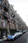 Amsterdam 8 december 2019
In dit pand heeft Erland Galjaard  een appartement gekocht. Zijn porsche cabrio staat voor de deur.