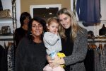 Beverwijk 22 december 2018
Rafael v d Vaart Damian Jesslynn en zijn vriendin Estavana Polman in het winkelcentrum waar Rafael zijn moeder Lolita een winkel heeft . Ze hebben geld opgehaald met veiling voor het ZZF.