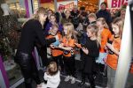 Beverwijk 22 december 2018
Rafael v d Vaart Damian Jesslynn en zijn vriendin Estavana Polman in het winkelcentrum waar Rafael zijn moeder Lolita een winkel heeft . Ze hebben geld opgehaald met veiling voor het ZZF.