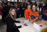Beverwijk 22 december 2018
Rafael v d Vaart Damian Jesslynn en zijn vriendin Estavana Polman in het winkelcentrum waar Rafael zijn moeder Lolita een winkel heeft . Ze hebben geld opgehaald met veiling voor het ZZF.