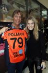 Beverwijk 22 december 2018
Rafael v d Vaart Damian Jesslynn en zijn vriendin Estavana Polman in het winkelcentrum waar Rafael zijn moeder Lolita een winkel heeft . Ze hebben geld opgehaald met veiling voor het ZZF.