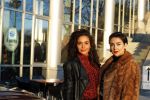 Amsterdam 3 januari 2019
Boekpresentatie Fajah Lourens Fajah kwam met een nieuwe Bentley. Ook haar dochter Irem en zoon Shai kwamen mee.
Fajah met een prijswinnares..