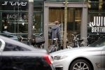 Amsterdam 26 januari 2019
Frenkie de Jong doet boodschappen bij sde Albert Heijn op de zuidas.