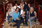 Zeist 23 december 2018
Hans Wendy Steven Osacr en Renzo Kazan met hun vrouwen en kinderen in het Fyji Hotel.