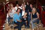 Zeist 23 december 2018
Hans Wendy Steven Osacr en Renzo Kazan met hun vrouwen en kinderen in het Fyji Hotel.