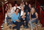 Zeist 23 december 2018
Hans Wendy Steven Osacr en Renzo Kazan met hun vrouwen en kinderen in het Fyji Hotel.