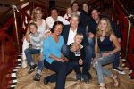 Zeist 23 december 2018
Hans Wendy Steven Osacr en Renzo Kazan met hun vrouwen en kinderen in het Fyji Hotel.