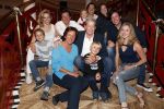 Zeist 23 december 2018
Hans Wendy Steven Osacr en Renzo Kazan met hun vrouwen en kinderen in het Fyji Hotel.