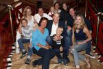 Zeist 23 december 2018
Hans Wendy Steven Osacr en Renzo Kazan met hun vrouwen en kinderen in het Fyji Hotel.