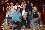 Zeist 23 december 2018
Hans Wendy Steven Osacr en Renzo Kazan met hun vrouwen en kinderen in het Fyji Hotel.