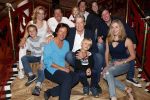 Zeist 23 december 2018
Hans Wendy Steven Osacr en Renzo Kazan met hun vrouwen en kinderen in het Fyji Hotel.