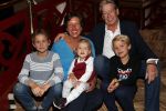 Zeist 23 december 2018
Hans Wendy Steven Osacr en Renzo Kazan met hun vrouwen en kinderen in het Fyji Hotel.