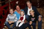 Zeist 23 december 2018
Hans Wendy Steven Osacr en Renzo Kazan met hun vrouwen en kinderen in het Fyji Hotel.