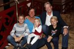 Zeist 23 december 2018
Hans Wendy Steven Osacr en Renzo Kazan met hun vrouwen en kinderen in het Fyji Hotel.