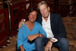 Zeist 23 december 2018
Hans Wendy Steven Osacr en Renzo Kazan met hun vrouwen en kinderen in het Fyji Hotel.