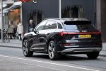 Amsterdam 8 december 2019
Humberto Tan test de audi Etron oa op de PC Hooftstraat in Amsterdam.