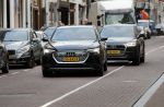 Amsterdam 8 december 2019
Humberto Tan test de audi Etron oa op de PC Hooftstraat in Amsterdam.