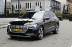 Amsterdam 8 december 2019
Humberto Tan test de audi Etron oa op de PC Hooftstraat in Amsterdam.