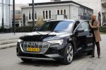 Amsterdam 8 december 2019
Humberto Tan test de audi Etron oa op de PC Hooftstraat in Amsterdam.