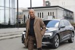 Amsterdam 8 december 2019
Humberto Tan test de audi Etron oa op de PC Hooftstraat in Amsterdam.