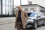 Amsterdam 8 december 2019
Humberto Tan test de audi Etron oa op de PC Hooftstraat in Amsterdam.