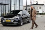 Amsterdam 8 december 2019
Humberto Tan test de audi Etron oa op de PC Hooftstraat in Amsterdam.