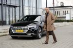 Amsterdam 8 december 2019
Humberto Tan test de audi Etron oa op de PC Hooftstraat in Amsterdam.