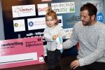 Beverwijk 22 december 2018
Rafael v d Vaart Damian Jesslynn en zijn vriendin Estavana Polman in het winkelcentrum waar Rafael zijn moeder Lolita een winkel heeft . Ze hebben geld opgehaald met veiling voor het ZZF.