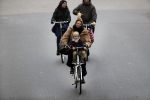 Amsterdam 30 januari 2019
Lieke v Lexmond met zoontje op de fiets in het vondelpark.