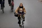 Amsterdam 30 januari 2019
Lieke v Lexmond met zoontje op de fiets in het vondelpark.