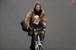 Amsterdam 30 januari 2019
Lieke v Lexmond met zoontje op de fiets in het vondelpark.
