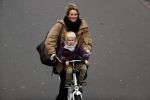 Amsterdam 30 januari 2019
Lieke v Lexmond met zoontje op de fiets in het vondelpark.