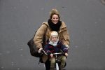 Amsterdam 30 januari 2019
Lieke v Lexmond met zoontje op de fiets in het vondelpark.