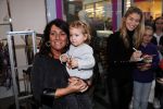 Beverwijk 22 december 2018
Rafael v d Vaart Damian Jesslynn en zijn vriendin Estavana Polman in het winkelcentrum waar Rafael zijn moeder Lolita een winkel heeft . Ze hebben geld opgehaald met veiling voor het ZZF.
