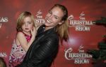 Amsterdam 23 december 2018
Premiere RTL kerstshow in het ziggo dome. Nicolette Kluijver met haar kinderen