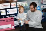 Beverwijk 22 december 2018
Rafael v d Vaart Damian Jesslynn en zijn vriendin Estavana Polman in het winkelcentrum waar Rafael zijn moeder Lolita een winkel heeft . Ze hebben geld opgehaald met veiling voor het ZZF.