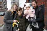 Beverwijk 22 december 2018
Rafael v d Vaart Damian Jesslynn en zijn vriendin Estavana Polman in het winkelcentrum waar Rafael zijn moeder Lolita een winkel heeft . Ze hebben geld opgehaald met veiling voor het ZZF.