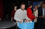 Beverwijk 22 december 2018
Rafael v d Vaart Damian Jesslynn en zijn vriendin Estavana Polman in het winkelcentrum waar Rafael zijn moeder Lolita een winkel heeft . Ze hebben geld opgehaald met veiling voor het ZZF.