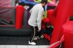 Beverwijk 22 december 2018
Rafael v d Vaart Damian Jesslynn en zijn vriendin Estavana Polman in het winkelcentrum waar Rafael zijn moeder Lolita een winkel heeft . Ze hebben geld opgehaald met veiling voor het ZZF.