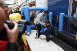 Beverwijk 22 december 2018
Rafael v d Vaart Damian Jesslynn en zijn vriendin Estavana Polman in het winkelcentrum waar Rafael zijn moeder Lolita een winkel heeft . Ze hebben geld opgehaald met veiling voor het ZZF.