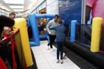 Beverwijk 22 december 2018
Rafael v d Vaart Damian Jesslynn en zijn vriendin Estavana Polman in het winkelcentrum waar Rafael zijn moeder Lolita een winkel heeft . Ze hebben geld opgehaald met veiling voor het ZZF.