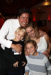 Zeist 23 december 2018
Hans Wendy Steven Osacr en Renzo Kazan met hun vrouwen en kinderen in het Fyji Hotel. Renzo en zijn vrouw Mara met hun twee kinderen