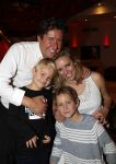 Zeist 23 december 2018
Hans Wendy Steven Osacr en Renzo Kazan met hun vrouwen en kinderen in het Fyji Hotel. Renzo en zijn vrouw Mara met hun twee kinderen