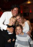 Zeist 23 december 2018
Hans Wendy Steven Osacr en Renzo Kazan met hun vrouwen en kinderen in het Fyji Hotel. Renzo en zijn vrouw Mara met hun twee kinderen