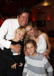 Zeist 23 december 2018
Hans Wendy Steven Osacr en Renzo Kazan met hun vrouwen en kinderen in het Fyji Hotel. Renzo en zijn vrouw Mara met hun twee kinderen